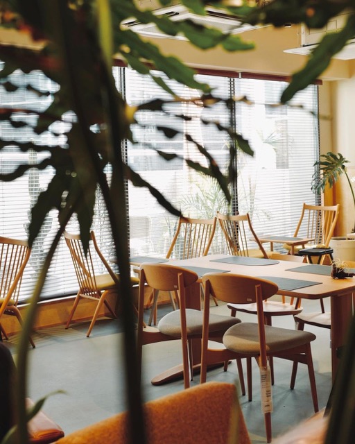 Relish Cafe 店內傢俬均選用日本實木製造，甚有質感。
