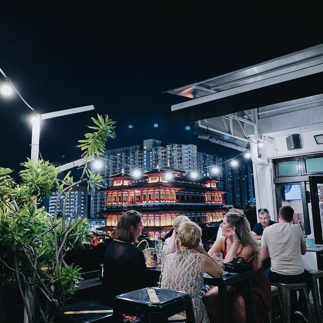 best affordable rooftop bar - FRY rooftop bistro & bar - outdoor rooftop patio seating with hanging lights