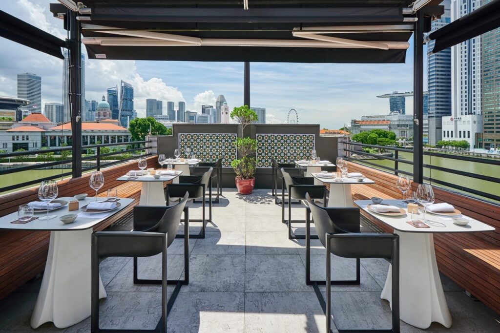 best rooftop bars in singapore - braci alfresco footop overlooking the Singapore river