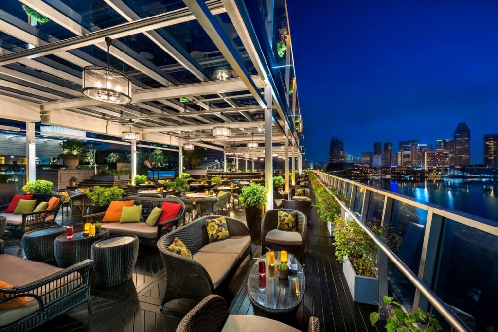 best rooftop bars in singapore - lantern bar at the Fullerton bay hotel
