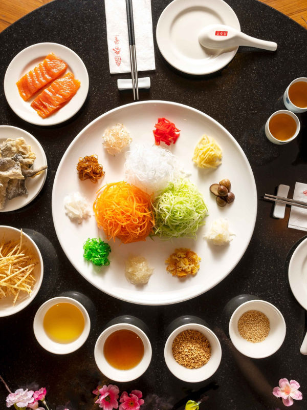 Vegetarian Prosperity Yu Sheng comes with fried salmon skin for you to enjoy if meat is not exactly your thing.