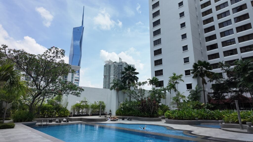 hotel royal signature pool
