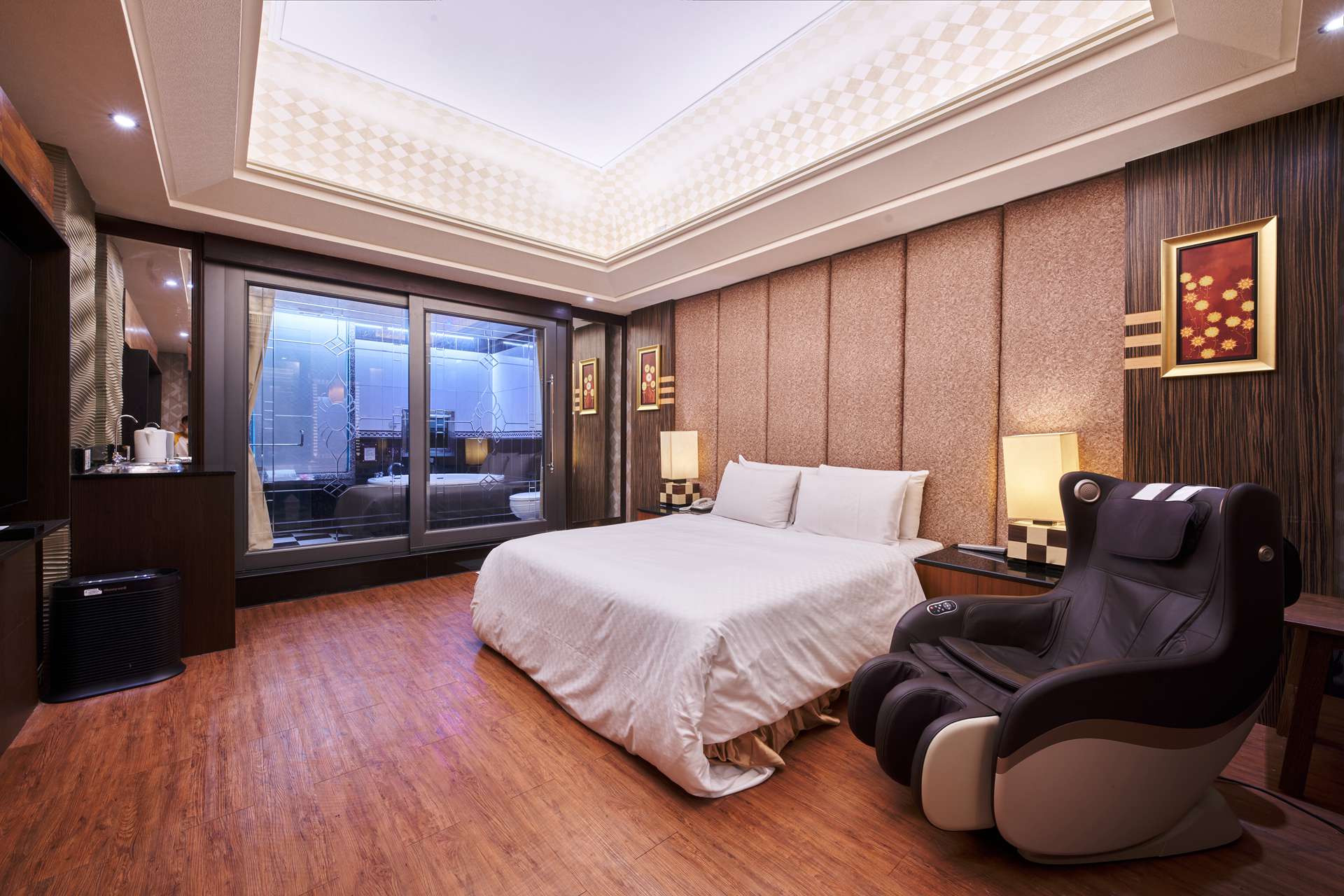 圖：假日精品汽車旅館官網