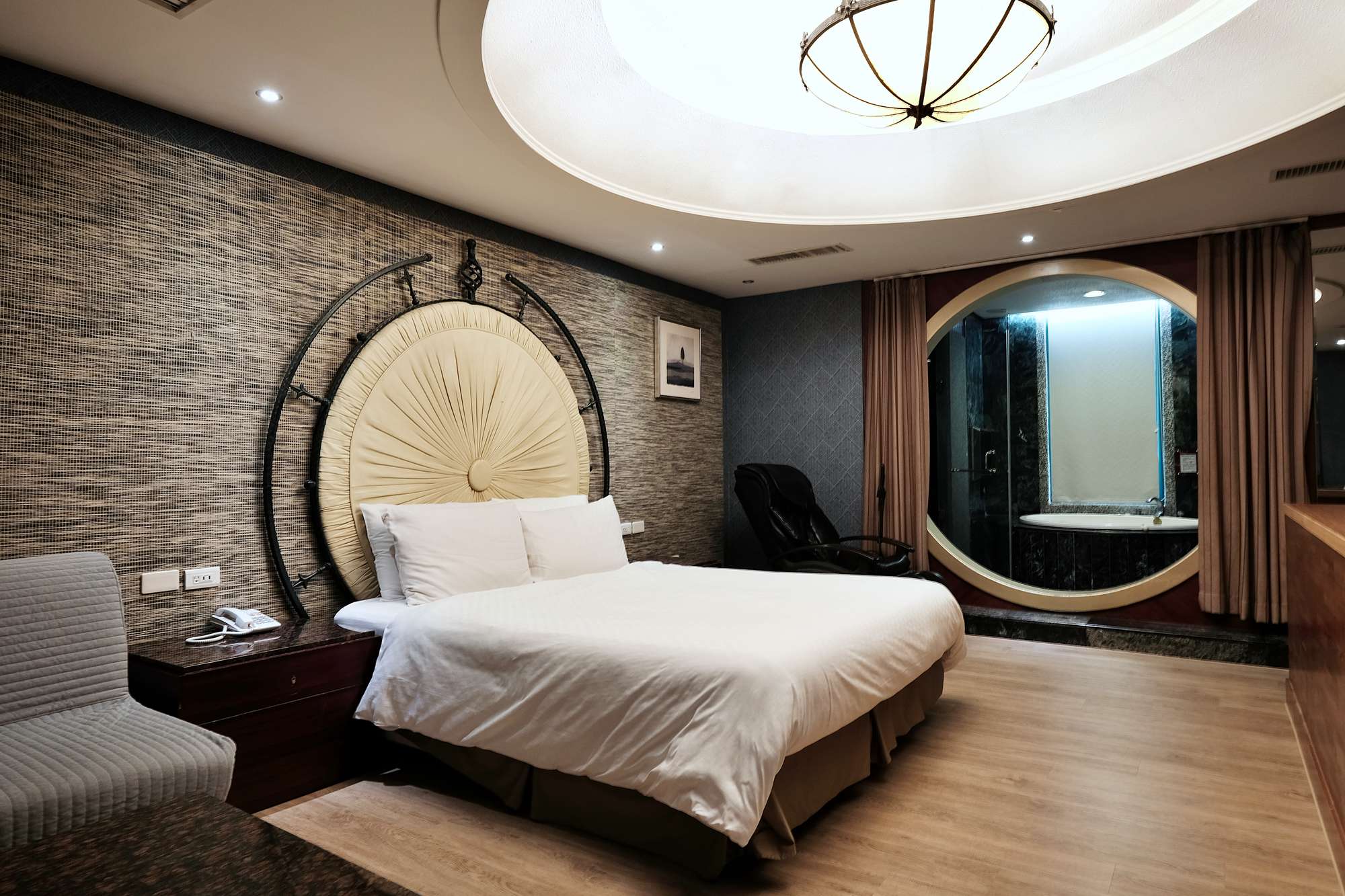 圖：假日精品汽車旅館官網