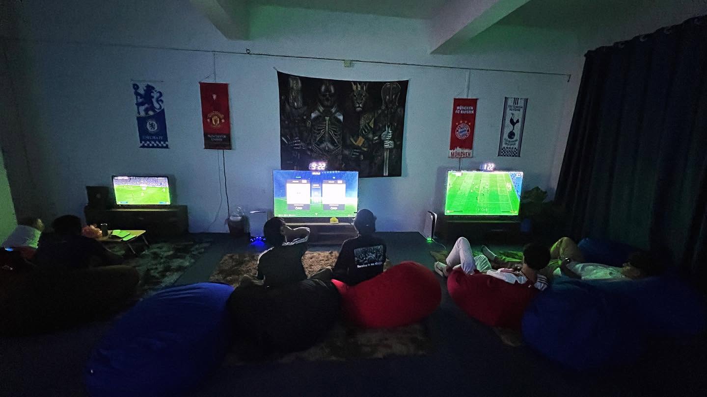 cyber cafe near me