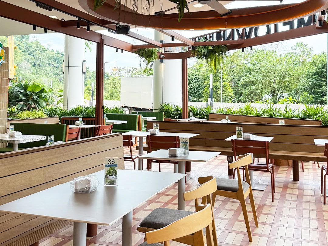 hourly hotel near cafe