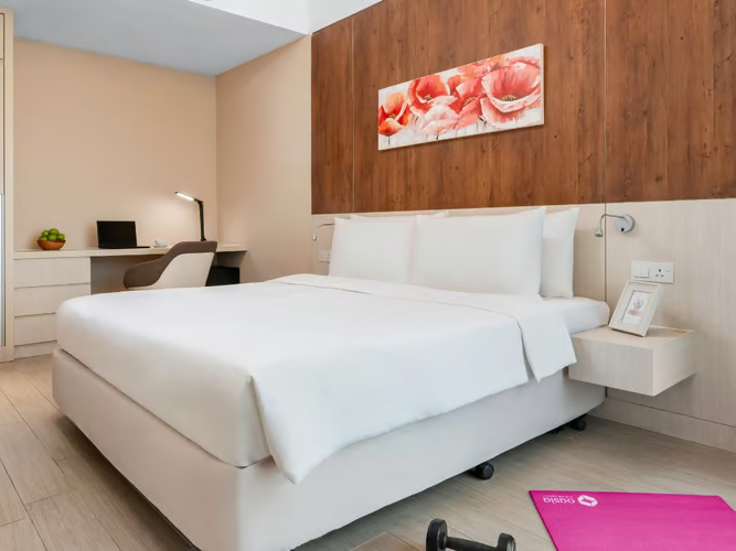 hourly hotel near cafe