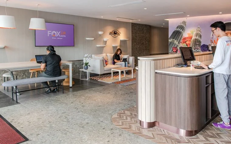 hourly hotel near cafe