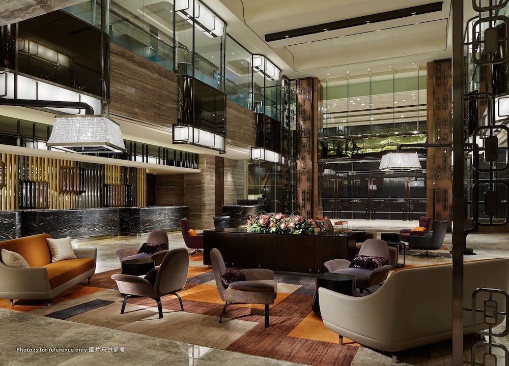Royal Plaza Hotel interior